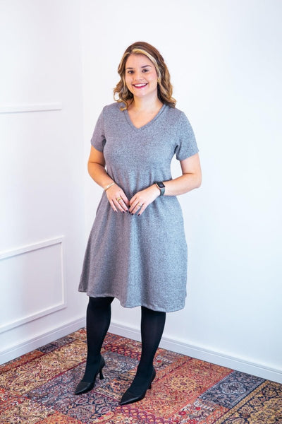 Vestido Yasmin - Lãzinha Evasê Decote V - Naguirre Shop