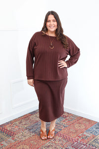 Conjunto Bélgica com Saia em Lãzinha Mousse na cor mocha, vista de frente.