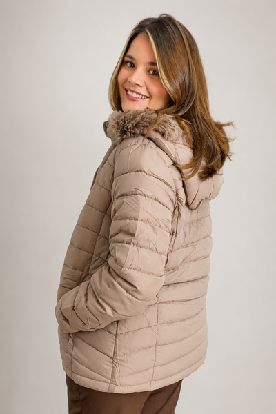 Casaco Puffer com Capuz Peluciado