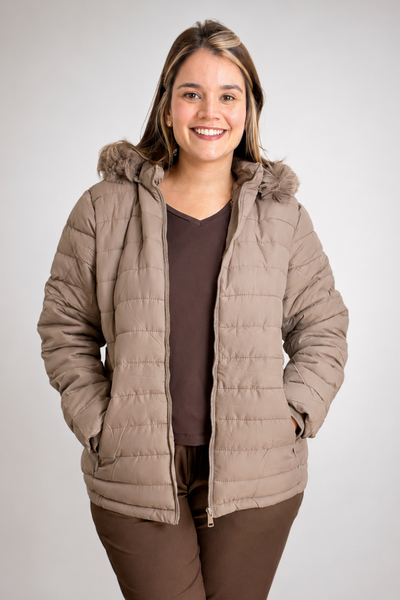 Casaco Puffer com Capuz Peluciado