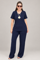Conjunto Catarina em Malha Texturizada – Blusa Decote V e Calça Pantalona - Estilo Comfy Contemporâneo