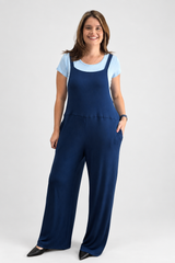 Macacão Salopete Berlim em Viscolycra – Pantalona Ampla com Bolsos