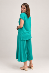Conjunto Sicília Bicolor em Viscolycra – Blusa Decote V + Calça Pantacourt Ampla