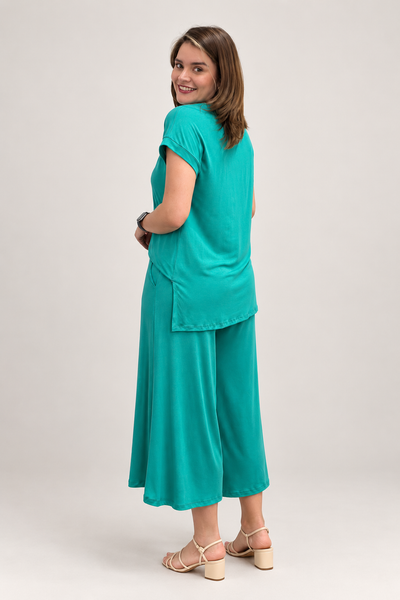 Conjunto Sicília Bicolor em Viscolycra – Blusa Decote V + Calça Pantacourt Ampla