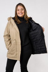 Parka que vira Casaco Puffer em Sarja Premium com Bolsos e Capuz Oversized