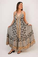 Vestido Estilo Boho Chic Toque Seda Light Evasê com Decote nas Costas Amira