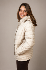 Casaco Puffer com Capuz Peluciado