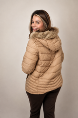 Casaco Puffer com Capuz Peluciado