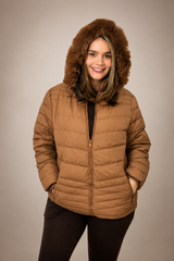 Casaco Puffer com Capuz Peluciado