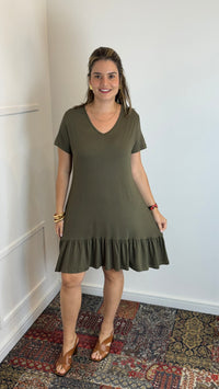 Vestido Verona na cor verde oliva, vista de frente.