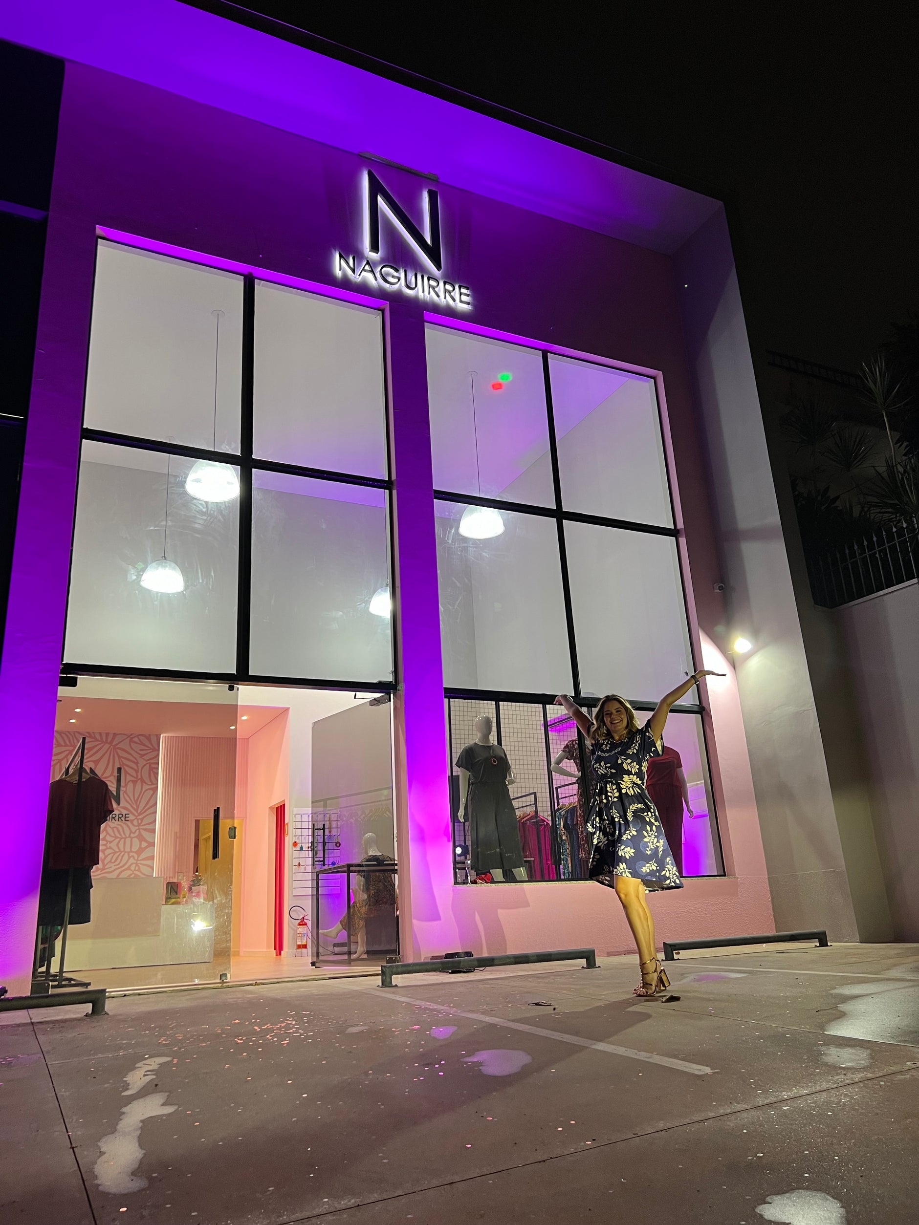 Loja Naguirre Shop no Taquaral em Campinas — interior da loja com araras de roupas femininas