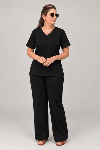 Conjunto Catarina - Blusa Decote V e Calça Pantalona em Malha Texturizada