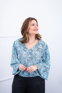 Blusa Bela - Manga Flare com Decote V em Crepe - Naguirre Shop