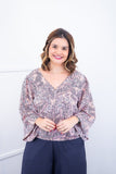 Blusa Bela - Manga Flare com Decote V em Crepe - Naguirre Shop