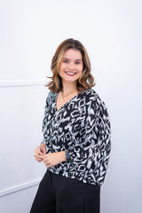 Blusa Bela - Manga Flare com Decote V em Crepe - Naguirre Shop