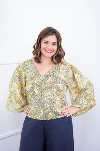 Blusa Bela - Manga Flare com Decote V em Crepe - Naguirre Shop