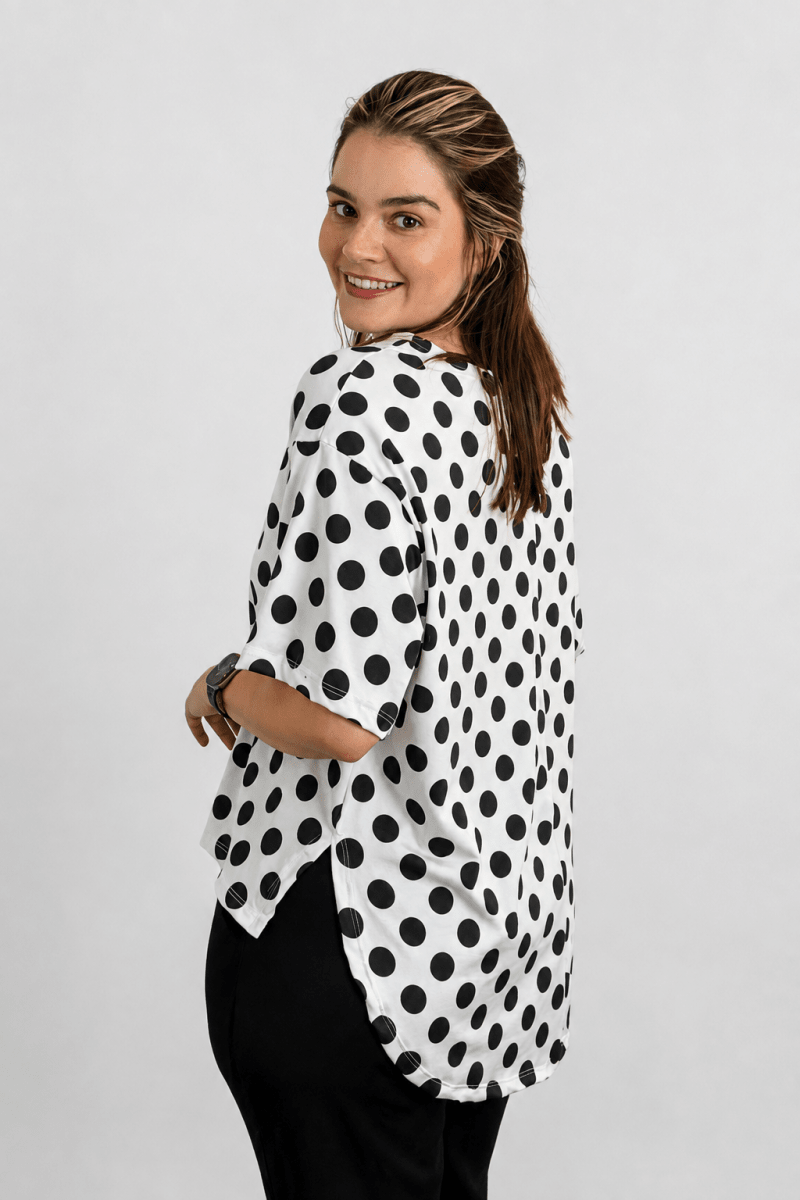 Blusa Big Clássica Estilo Urbana Lyon em malha Confort na cor Poá Branco Médio, foto 2 de 2