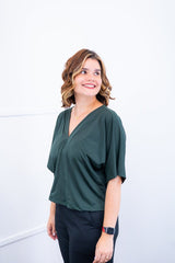 Blusa Cristina - Com Manga Morcego Gola V em Malha Confort - Naguirre Shop