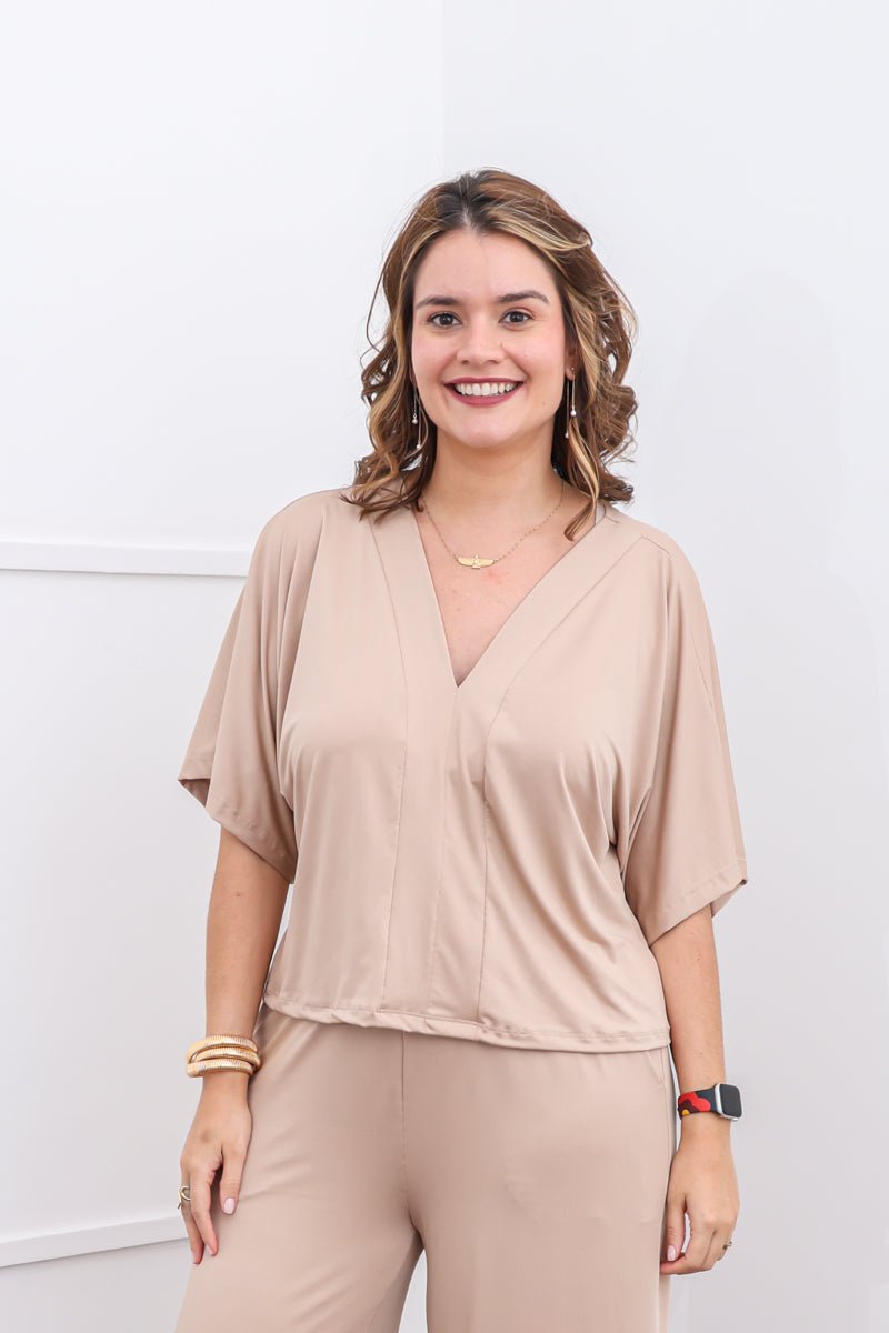 Blusa Cristina - Com Manga Morcego Gola V em Malha Confort - Naguirre Shop