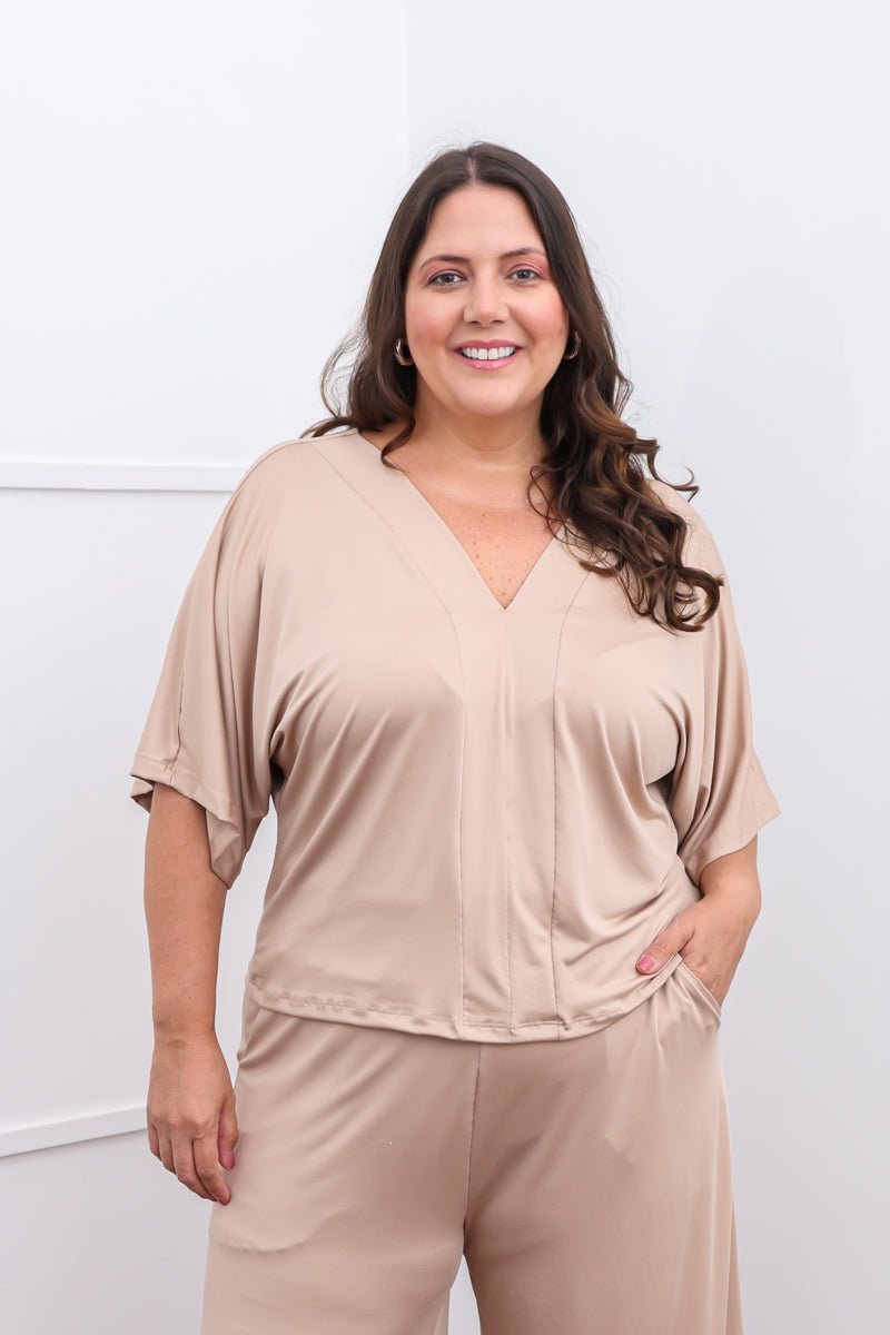 Blusa Cristina - Com Manga Morcego Gola V em Malha Confort - Naguirre Shop