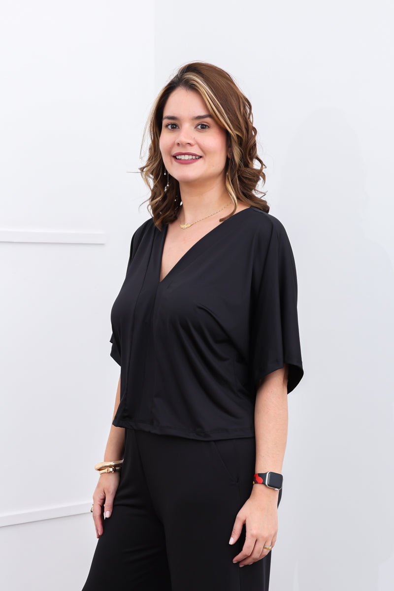 Blusa Cristina - Com Manga Morcego Gola V em Malha Confort - Naguirre Shop