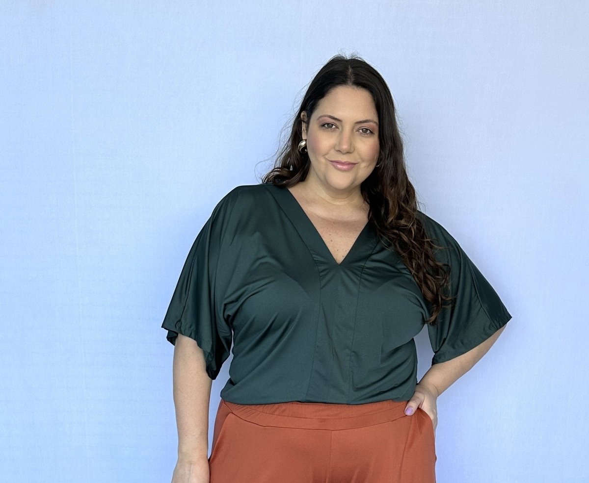 Blusa Cristina - Com Manga Morcego Gola V em Malha Confort - Naguirre Shop