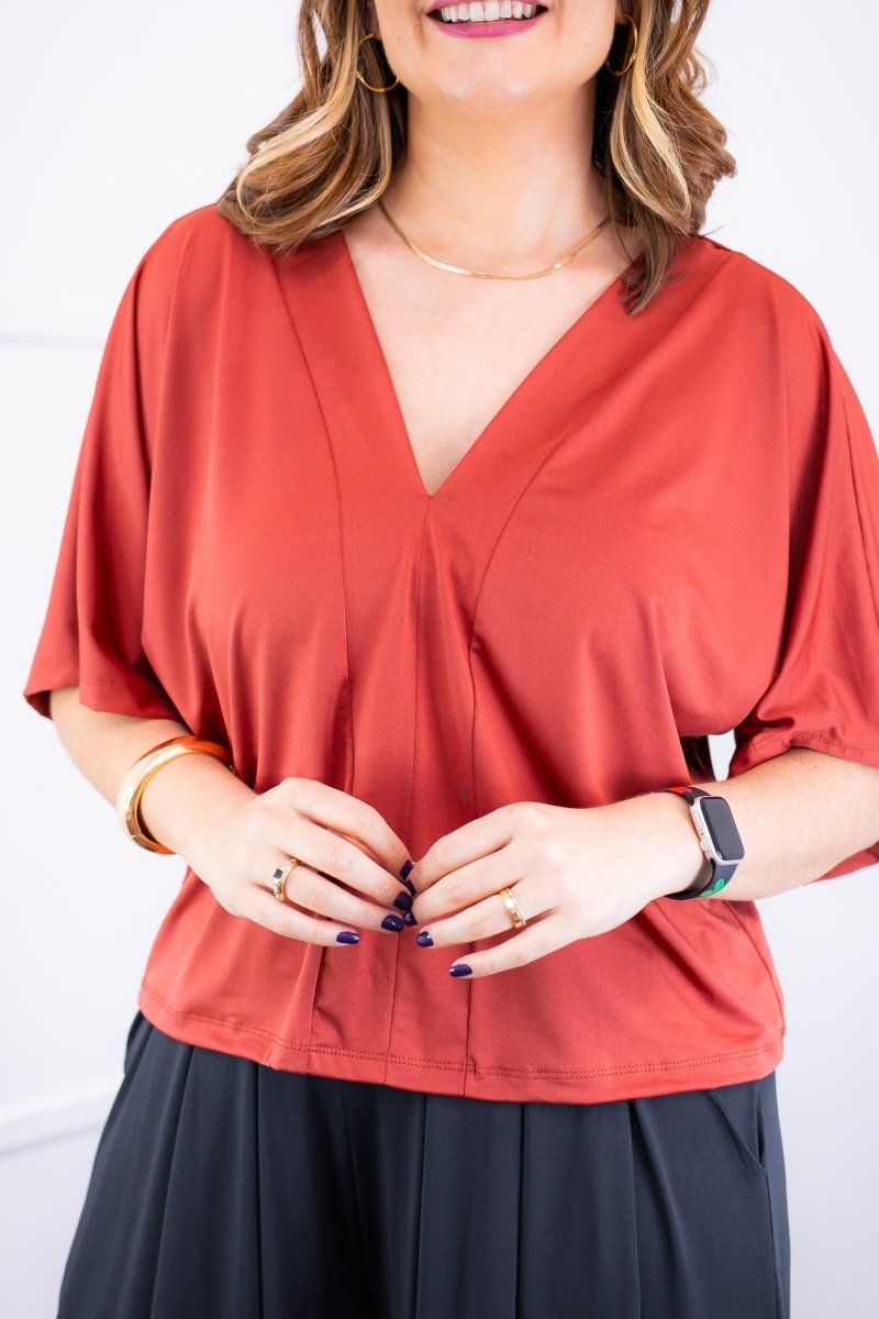 Blusa Cristina - Com Manga Morcego Gola V em Malha Confort - Naguirre Shop