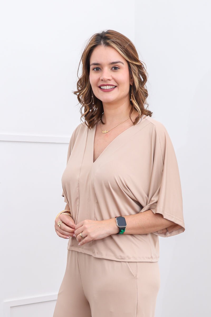 Blusa Cristina - Com Manga Morcego Gola V em Malha Confort - Naguirre Shop
