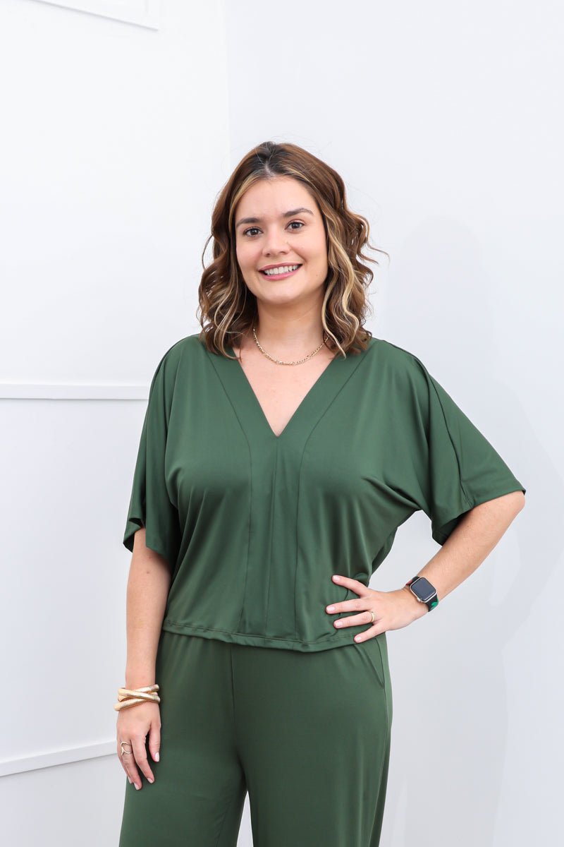 Blusa Cristina - Com Manga Morcego Gola V em Malha Confort - Naguirre Shop