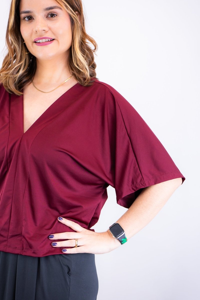 Blusa Cristina - Com Manga Morcego Gola V em Malha Confort - Naguirre Shop