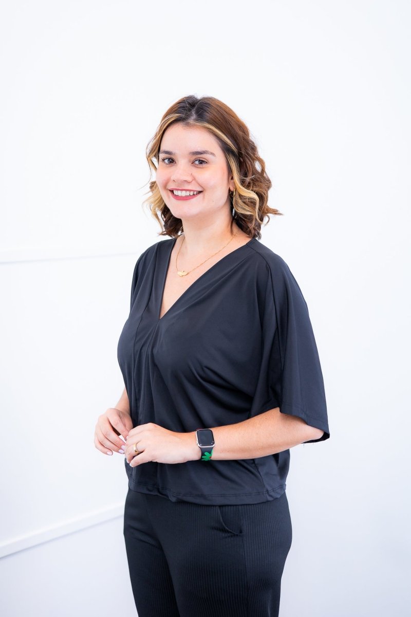 Blusa Cristina - Com Manga Morcego Gola V em Malha Confort - Naguirre Shop