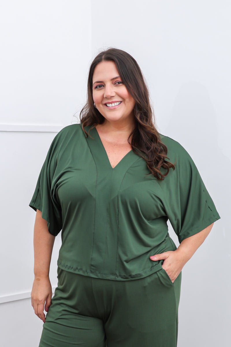 Blusa Cristina - Com Manga Morcego Gola V em Malha Confort - Naguirre Shop