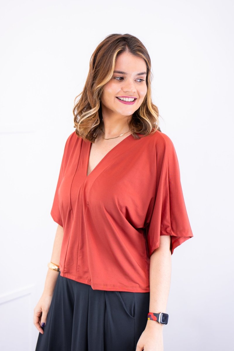 Blusa Cristina - Com Manga Morcego Gola V em Malha Confort - Naguirre Shop