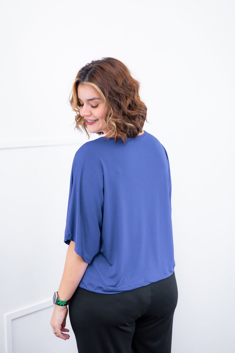 Blusa Cristina - Com Manga Morcego Gola V em Malha Confort - Naguirre Shop