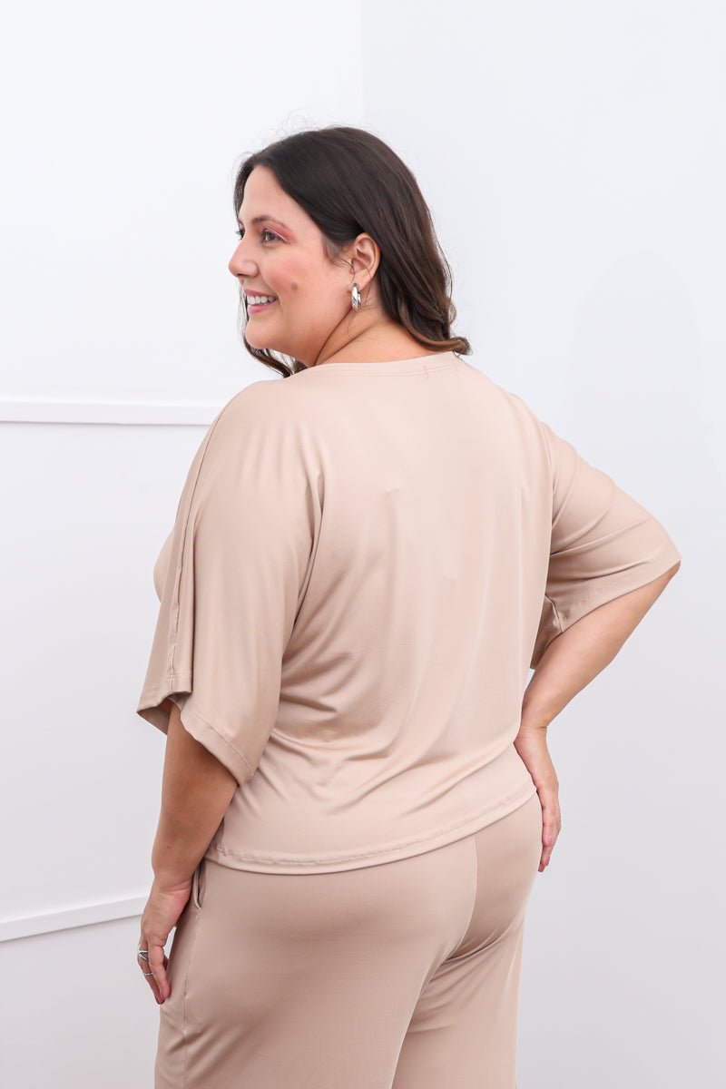 Blusa Cristina - Com Manga Morcego Gola V em Malha Confort - Naguirre Shop