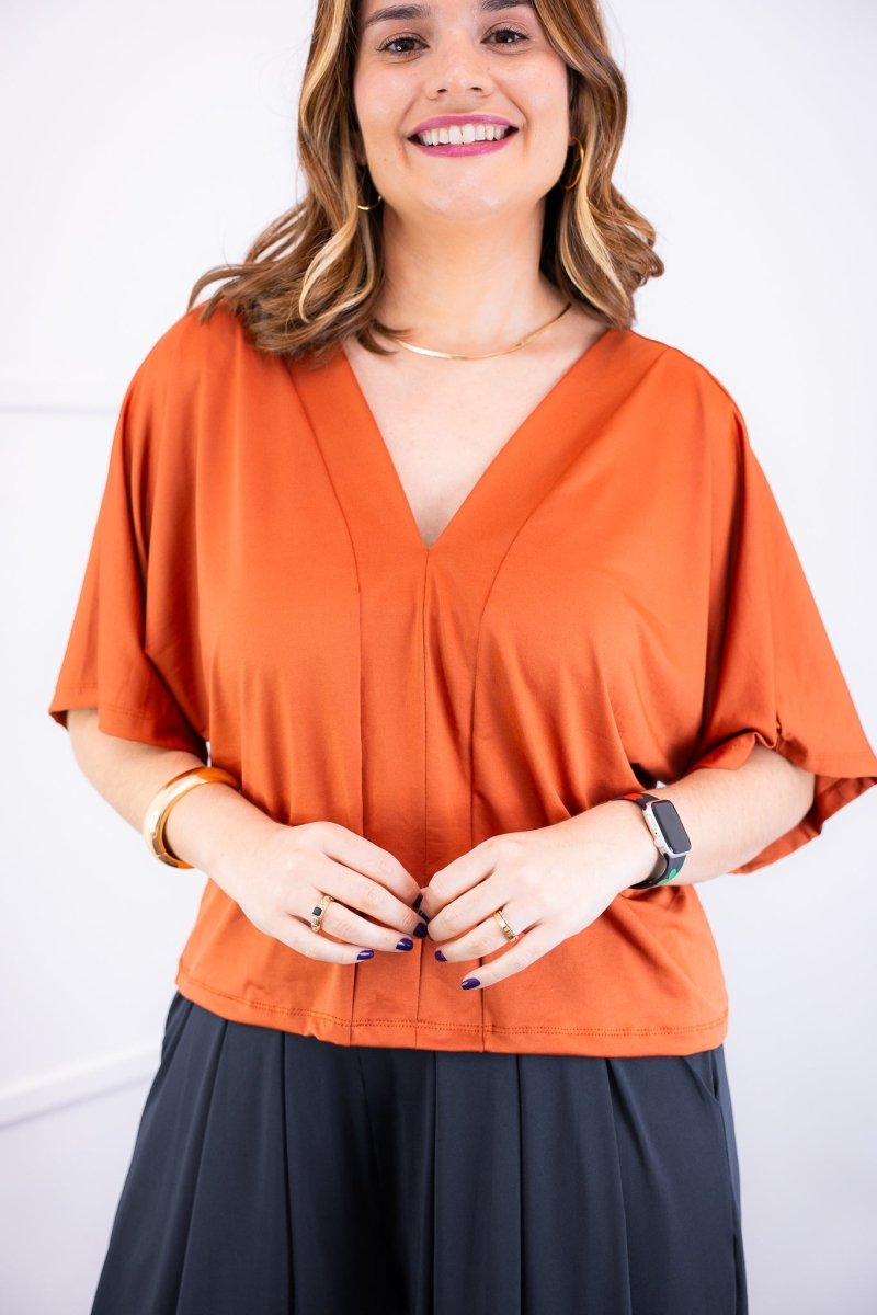 Blusa Cristina - Com Manga Morcego Gola V em Malha Confort - Naguirre Shop