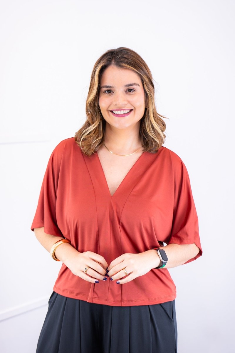 Blusa Cristina - Com Manga Morcego Gola V em Malha Confort - Naguirre Shop