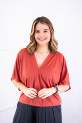 Blusa Cristina - Com Manga Morcego Gola V em Malha Confort - Naguirre Shop