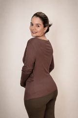 Blusa Drapeada com Broche em Malha Amanteigada - Naguirre Shop