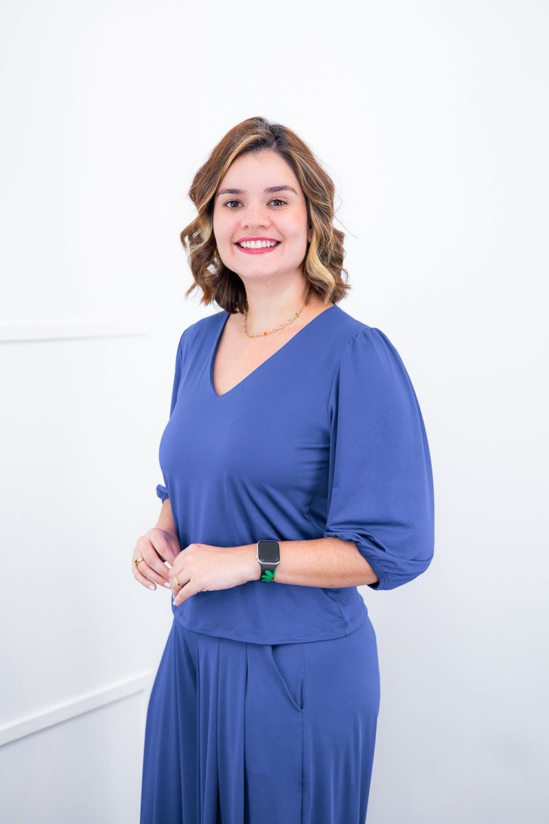 Blusa Eduarda - Gola V em Malha Confort - Naguirre Shop