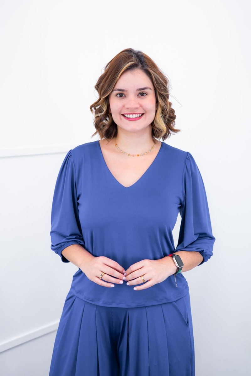 Blusa Eduarda - Gola V em Malha Confort - Naguirre Shop