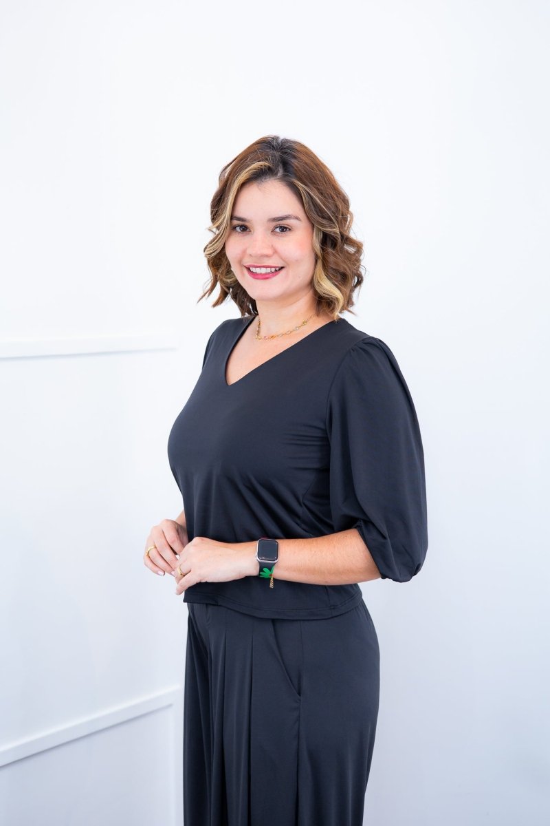 Blusa Eduarda - Gola V em Malha Confort - Naguirre Shop