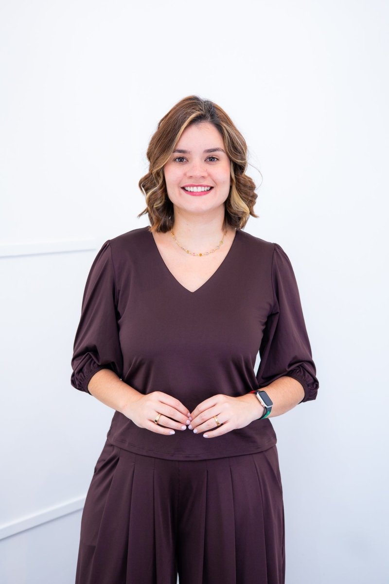 Blusa Eduarda - Gola V em Malha Confort - Naguirre Shop