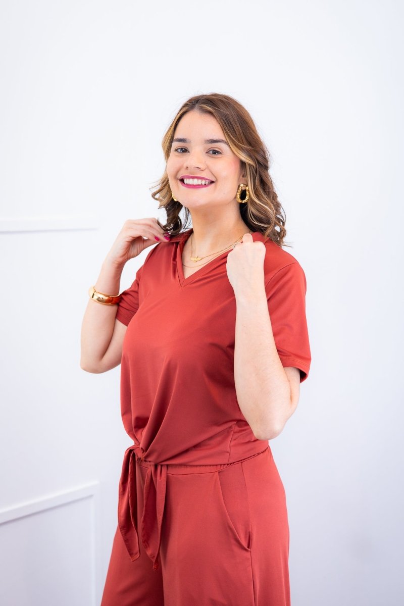 Blusa Elisa – Decote V com Amarração na Frente em Malha Confort - Naguirre Shop