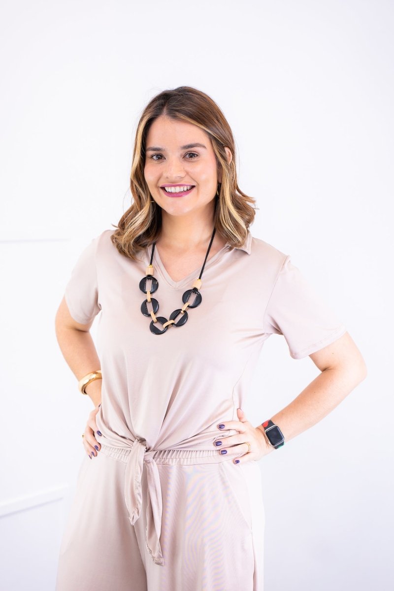 Blusa Elisa – Decote V com Amarração na Frente em Malha Confort - Naguirre Shop