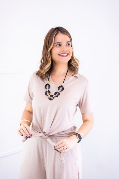 Blusa Elisa – Decote V com Amarração na Frente em Malha Confort - Naguirre Shop