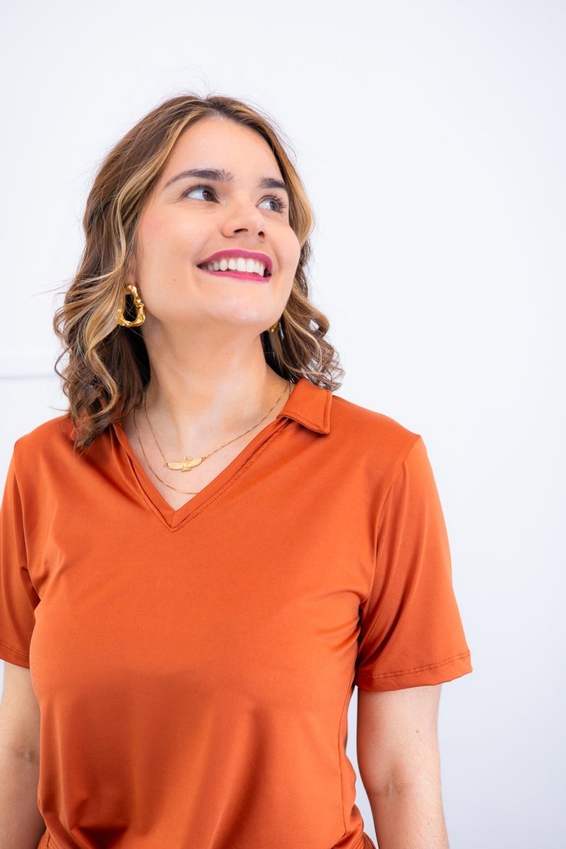 Blusa Elisa – Decote V com Amarração na Frente em Malha Confort - Naguirre Shop