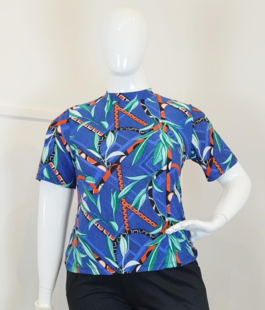 Blusa Exclusiva – Feminina em Malha Confort com Gola Redonda - Naguirre Shop