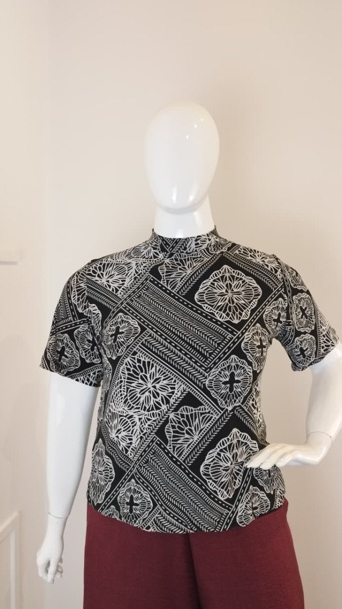 Blusa Exclusiva – Feminina em Malha Confort com Gola Redonda - Naguirre Shop