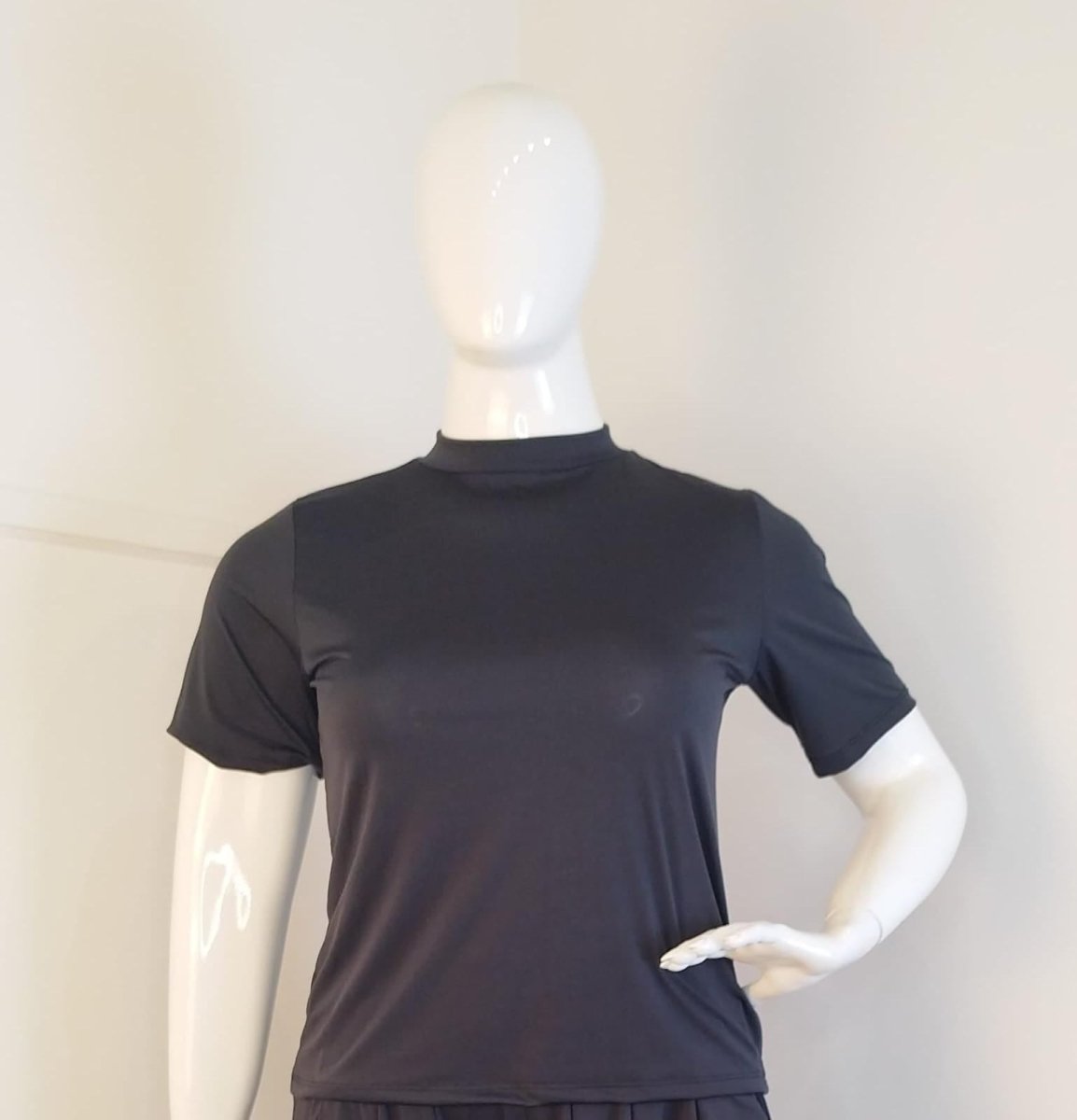 Blusa Exclusiva – Feminina em Malha Confort com Gola Redonda - Naguirre Shop